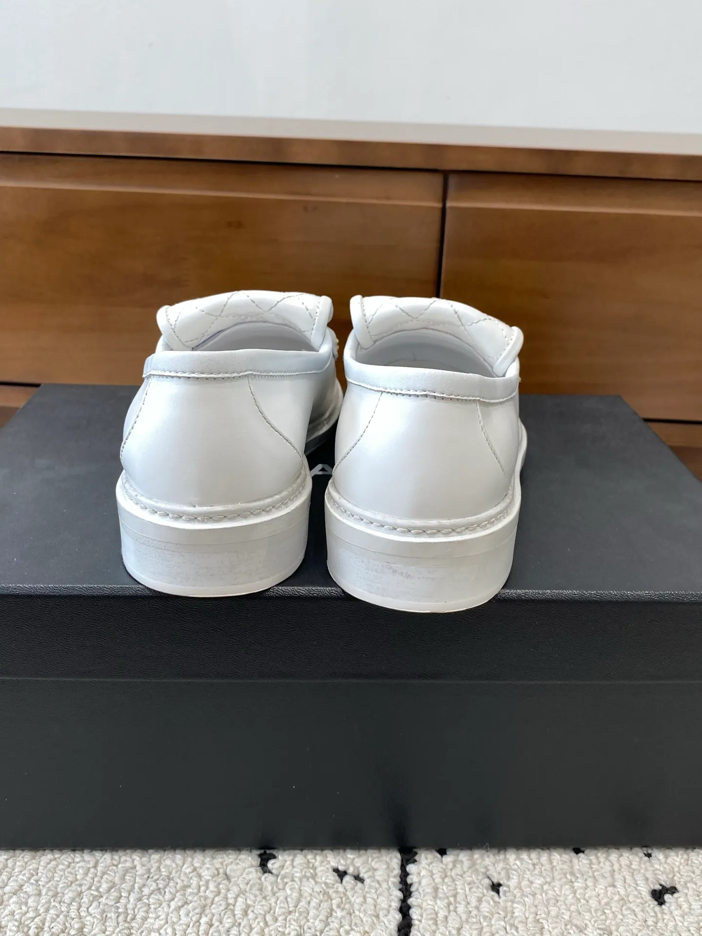 👟👟Ex-factory price 620👟👟 High version 🍀 The official website is updated simultaneously with the high version, CHANEL Chanel's new early spring top autumn shoes series____________ The must-have hot style for spring fragrances, the goddess series, with the elegant and ladylike temperament of fragrances, super attractive, irresistible, heart-beating... ▪️The upper is imported cowhide/butter/patent leather, high-end and texture ➕Original molded hardware buckle ➕Electric embroidery ▪️The lining is imported lambskin, soft and comfortable ▪️Original molded version, Italian genuine leather outsole🇮🇹 ▪️Number of codes: 34-42 (34 40 41 42 is custom-made, non-refundable and non-exchangeable) Multiple colors are available, you can also place an order with the picture BUY NOW 👉 BUY NOW 👉 BUY NOW 👉 BUY NOW 👉